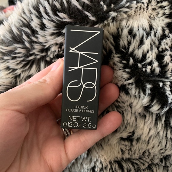 NARS Matte Ravishing Red lipstick - Picture 4 of 4